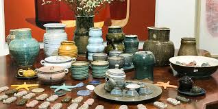 Bộ ấm chén gốm sứ